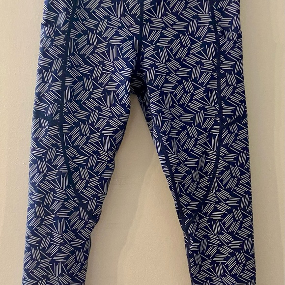 Zyia Light n Tight High Rise with Pockets Size 4 - Picture 3 of 3